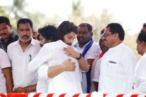 పవన్ కళ్యాణ్ వెంటే బన్నీ