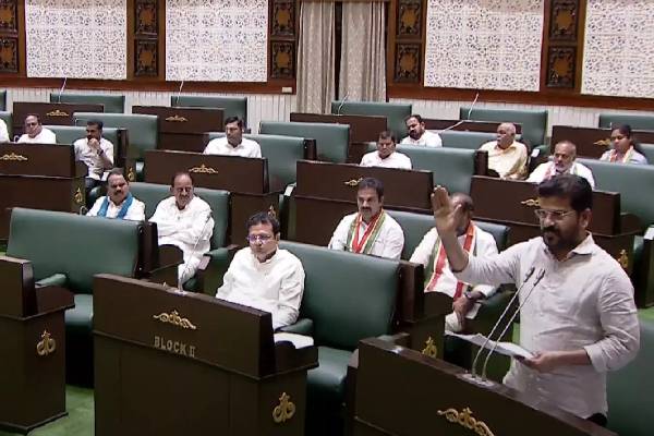 Hot debates in Telangana assembly even without opposition leader