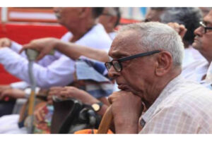 ఒకే రోజు 7 వేల మంది ఏపీ ఉద్యోగుల రిటైర్ !