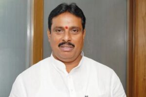 బీఆర్ఎస్ గేటు  దగ్గర దానం నాగేందర్ !