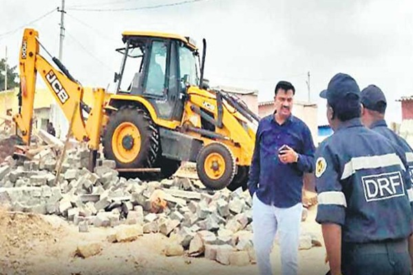 Hydra demolished MIM MLA's building