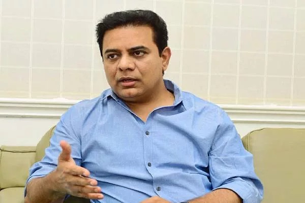 నోటీసులతో భయపెట్టాలని చూస్తున్న కేటీఆర్