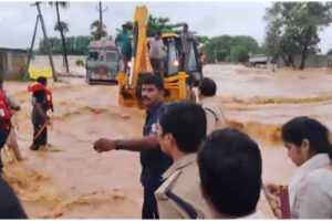 మునిగిపోవాలని కోరుకునేవాళ్లుండటమే ఏపీ స్పెషల్ !