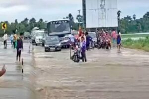 ఖ‌మ్మం-విజ‌య‌వాడ ప్ర‌యాణాలు సోమ‌వారం కూడా వాయిదానే బెట‌ర్!