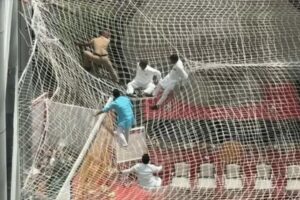 సీరియస్ ఇష్యూ… సచివాలయం పైనుంచి కిందకు దూకిన డిప్యూటీ స్పీకర్
