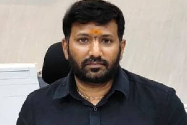 ఐఏఎస్ అమోయ్ వెనుకున్న బడా వ్యక్తి ఎవరు ?