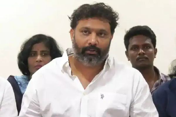 మహిళను వేధించిన వివాదంలో కిరణ్ రాయల్