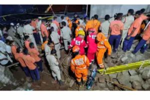 గాలివానకు కూలిన గోడ – సింహాచలంలో విషాదం!
