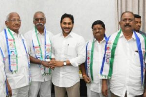 వైసీపీలో చేరిన  మాజీ ఉద్యోగ  సంఘం నేతలు – సిగ్గుపడరా ?