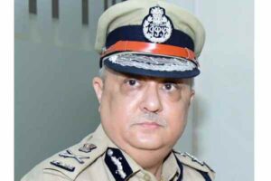 ఫేక్  పోస్టులు రాజ్యాంగ హక్కు కాదు.. నేరం !