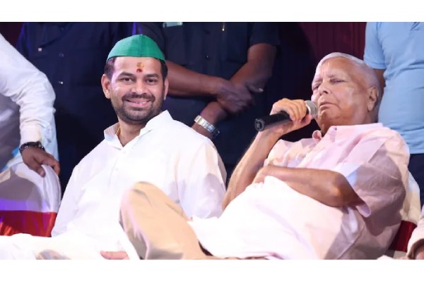 ఎన్నికల వేళ సంచలనం – కొడుకును పార్టీ నుంచి సస్పెండ్ చేసిన లాలూ