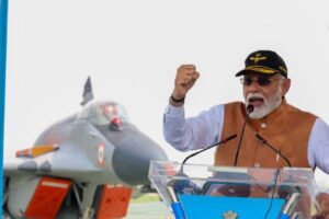 అదంపూర్ టూర్ – పాకిస్తాన్‌ ఫేకింగ్ పై మోదీ సర్జికల్ స్ట్రైక్ !