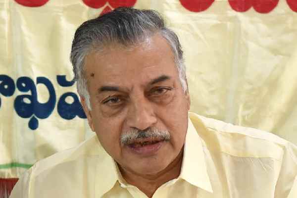 పార్టీ ఏదైనా  యార్లగడ్డ లక్ష్మి ప్రసాద్‌కు ఓ పదవి  !