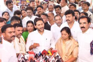 మురళీ నాయక్ కుటుంబానికి పరామర్శ – ప్చ్.. జగన్ ఇంకా మారలేదు !
