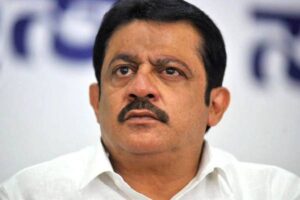 పాక్ పై పోరాటంలో మానవబాంబుగా కాంగ్రెస్ మంత్రి !