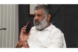 బెంగళూరు ఎయిర్‌పోర్టులో చెవిరెడ్డి అడ్డగింత !