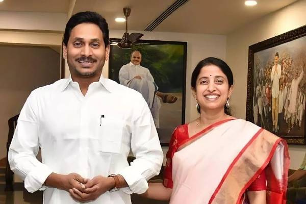 గవర్నర్‌తో జగన్, భారతి భేటీ