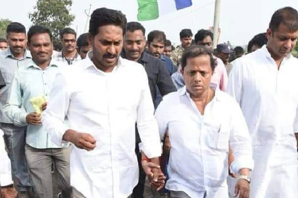 పాపం నవీన్ నిశ్చిల్ – పిండేసుకుని గెంటేశారు!