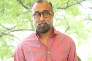 అనుష్క కోసం లాఠీచార్జ్