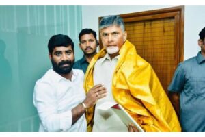 వాళ్లు “పచ్చదొంగలయితే” వైసీపీ లాయర్లెందుకు వాదిస్తున్నారు?
