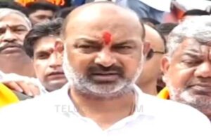 వావివరసల్లేకుండా ట్యాపింగ్ చేశారు : బండి సంజయ్