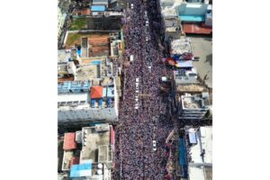 డిఫెన్స్‌లో విజయ్ – కమ్ముకొస్తున్న బీజేపీ!