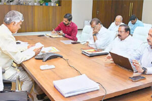 తుపానుకు ఎదురెళ్లే క్రైసిస్ మేనేజ్‌మెంట్ – చంద్రబాబుకే సాధ్యం !