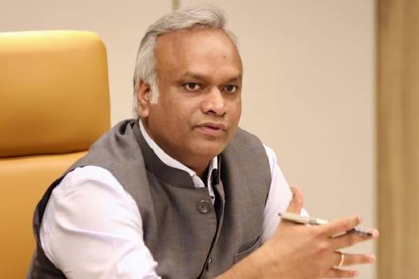 వై దిస్ కొలవెరి ప్రియాంక్ ఖర్గే !?