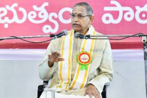 అప్పట్లో రజనీకాంత్.. ఇప్పుడు చాగంటి .. ఎవర్నీ వదలరుగా ?