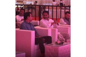 బెంగళూరులో జగన్, కేటీఆర్ చర్చలు