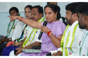 వరంగల్ ఆస్పత్రి కాంట్రాక్టర్ హరీష్ రావు బినామీనే:  కవిత