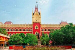 బెంగాల్ ఫిరాయింపు ఎమ్మెల్యేపై హైకోర్టు అనర్హతా వేటు – తెలంగాణకూ వర్తిస్తుందా?