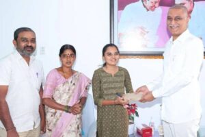 సిద్ధిపేట బిడ్డ కోసం ఇంటిని తాకట్టు పెట్టిన హరీష్ రావు !