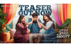 ఇరువురు భామల కౌగిలిలో..