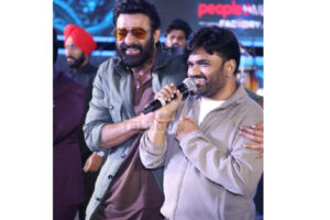 అడ్ర‌స్స్ చెప్పిన మారుతి.. సేమ్ ట్రెండ్ ఫాలో అయ్యాడా?