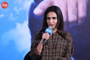 ర‌జ‌నీ రాజ‌కీయం.. సౌంద‌ర్య స్పంద‌న‌