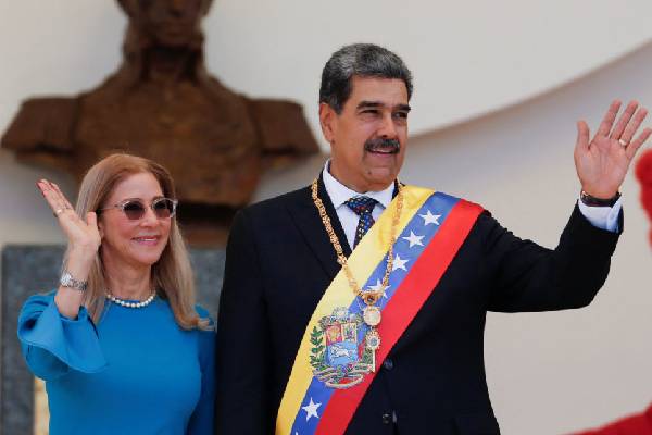 ట్రంప్ పంజా – వెనిజులా అధ్యక్షుడు బందీ !