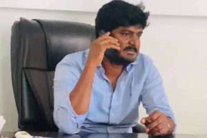 మహిళతో వైసీపీ నేత – చెప్పుతో కొట్టిన మహిళ భర్త