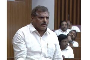 బొత్స పాలసీ: బురద చల్లేసి వాకౌట్!