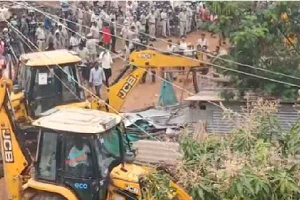 కూల్చివేతలు – కాంగ్రెస్ ఇంకా నేర్చుకోలేదా?