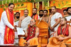 కోకాపేటలో స్వరూపానందకు కేసీఆర్ ఇచ్చిన రెండెకరాలు క్యాన్సిల్ !