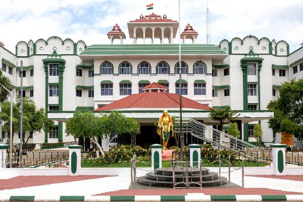 లాకప్ డెత్: 9 మంది పోలీసులకు ఉరి శిక్ష