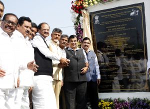 Gadkari offers liberal assistance to Andhra Pradesh