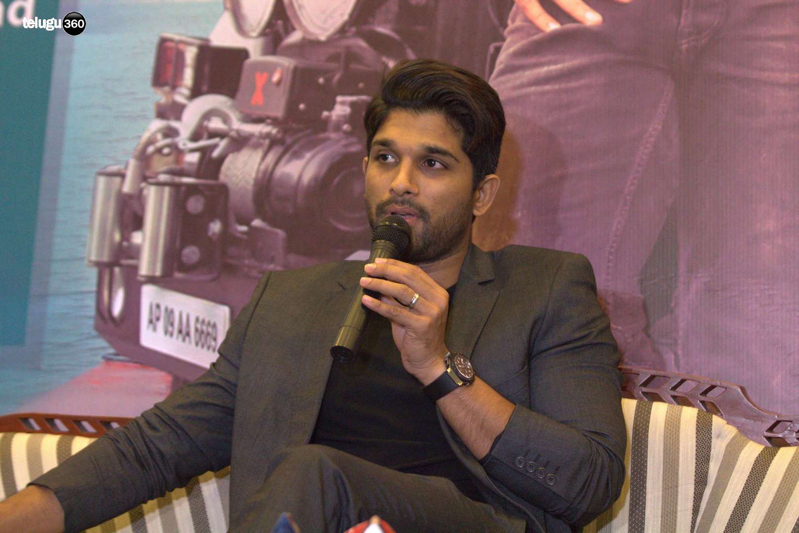 Allu Arjun speech about Pawan Kalyan Oka Manasu Audio Function