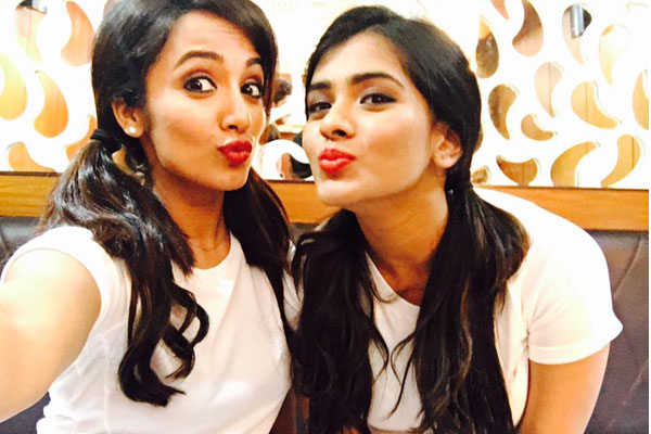 Hebah Patel-Tejaswini Mandivada in Nenu naa Boy Friends.jpg