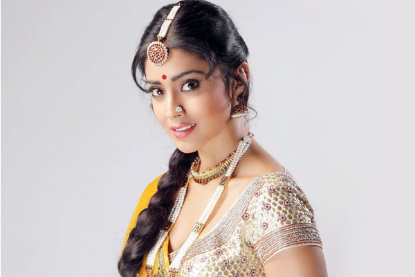 Shriya to be Balayya Mother in GautamiPutra