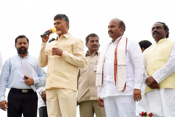 AP CM, Sindhu, Gopichand cash reward, Sindhu felicitation ceremony, Vijayawada,