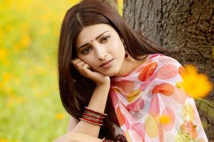 Shruti Haasan Keeps Waiting for Pawan