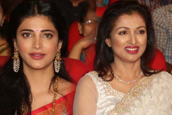 No disagreement with Gautami over costumes, Shruti's spokesperson