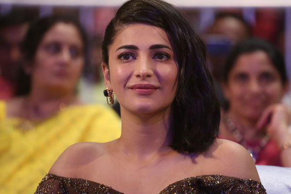 Shruti Haasan Rejecting new Films, Shruti Haasan busy with Sabash Naidu,